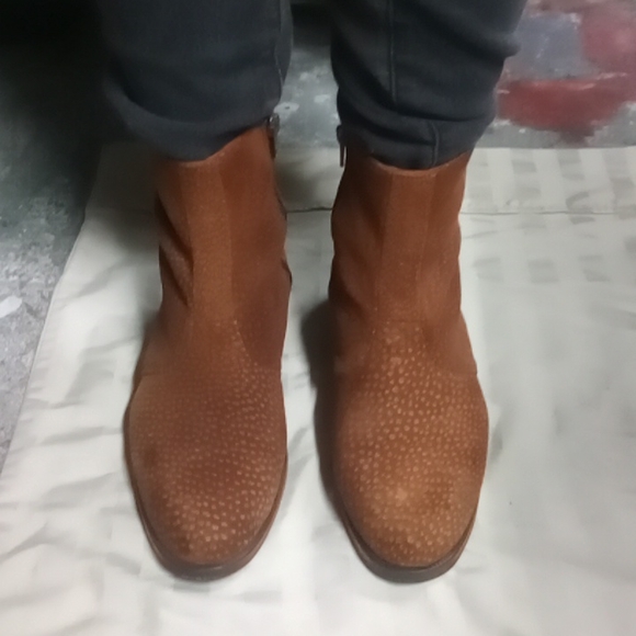 Moving - Picture 3 of 3